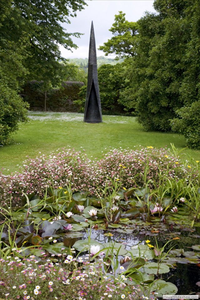 Eilis O'Connell sculpture